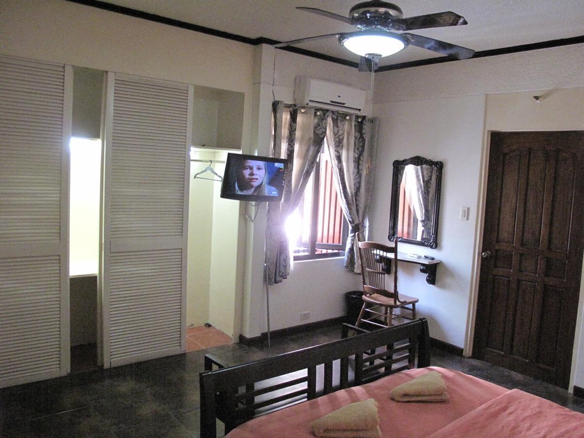 Makati Suites At Travelers Inn Makati City Luaran gambar