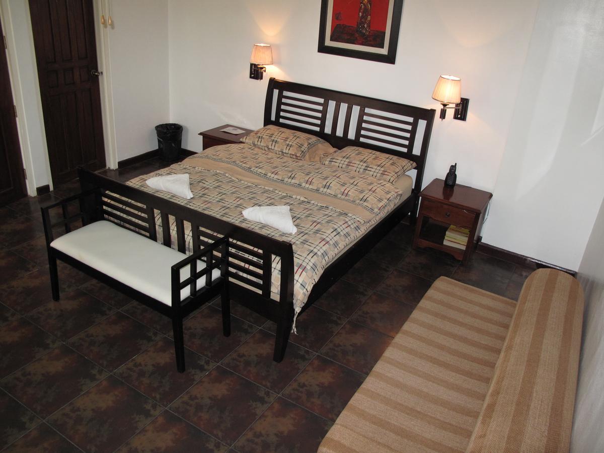 Makati Suites At Travelers Inn Makati City Luaran gambar
